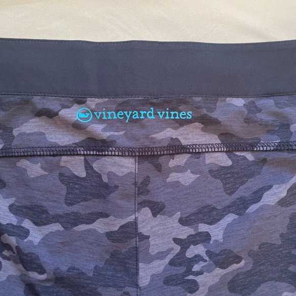 Vineyard Vines Men's *NWOT* 8" Performance Navy Mountain Camo Shorts, 32" Waist - Picture 7 of 9